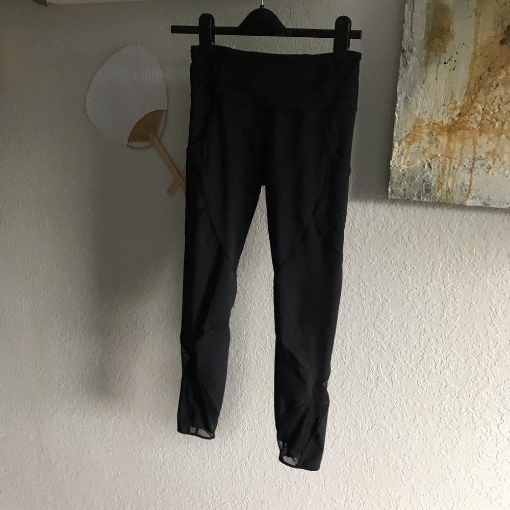 LOW PRICE MOVING- RARE MESH LULULEMON LEGGINGS
